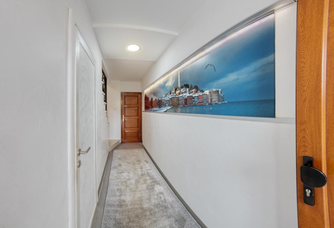 Guesthouse Residence Major Rovigno Esterno foto